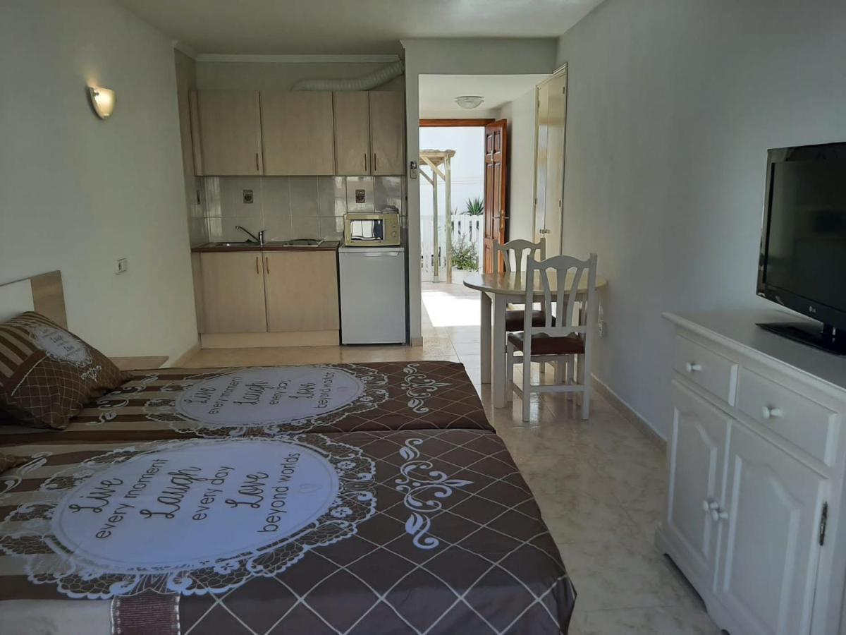 Apartamentos Torres Cardona Cala Llonga  Exterior photo