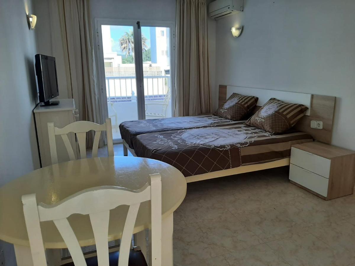 Apartamentos Torres Cardona Cala Llonga  Exterior photo