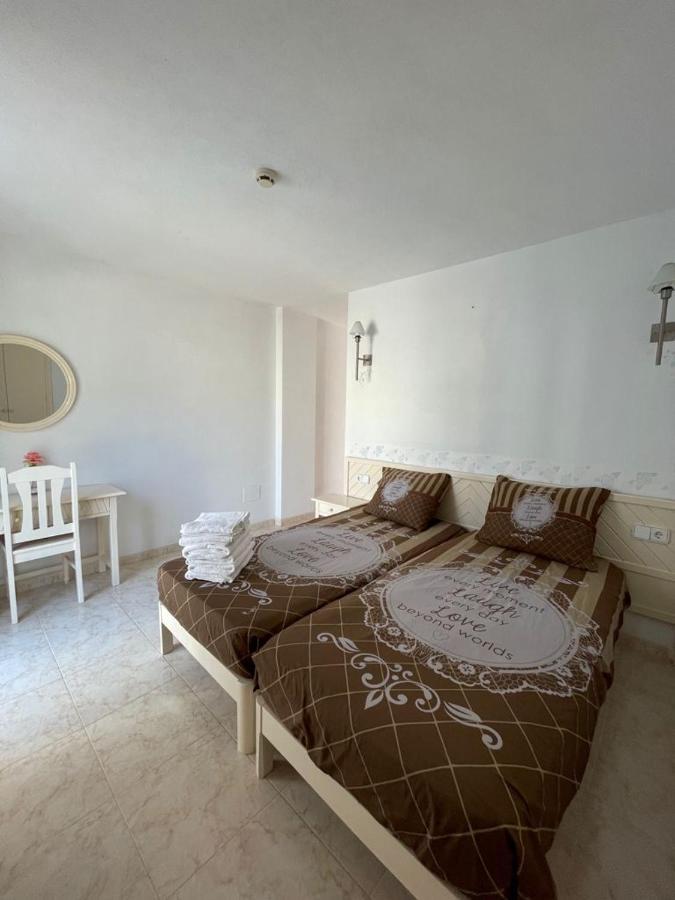 Apartamentos Torres Cardona Cala Llonga  Exterior photo