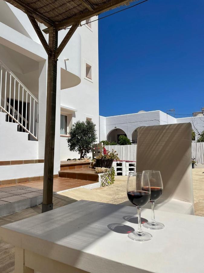 Apartamentos Torres Cardona Cala Llonga  Exterior photo